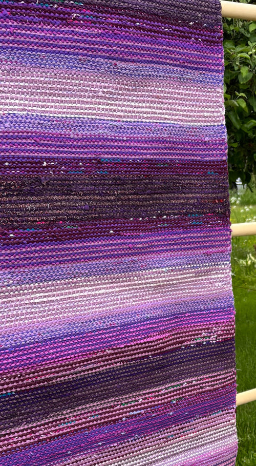 Lilan värinen räsymatto